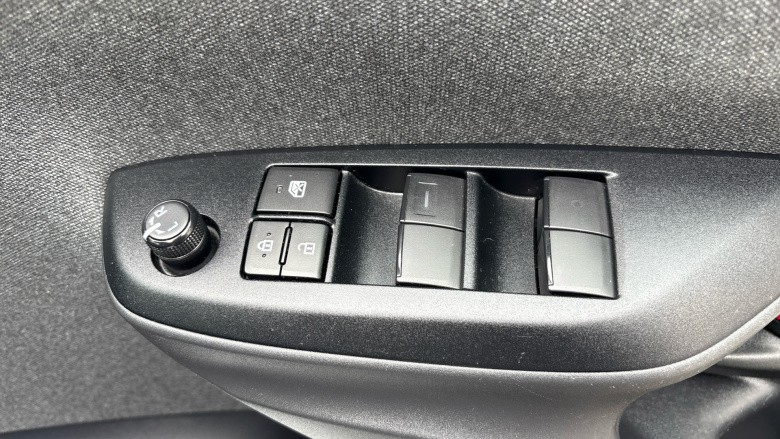 Toyota Yaris 1.5 Hybrid Design 5dr CVT Hybrid Hatchback